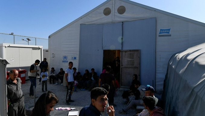 Πάνω από 300 εγκλωβισμένοι πρόσφυγες στη Σύμη