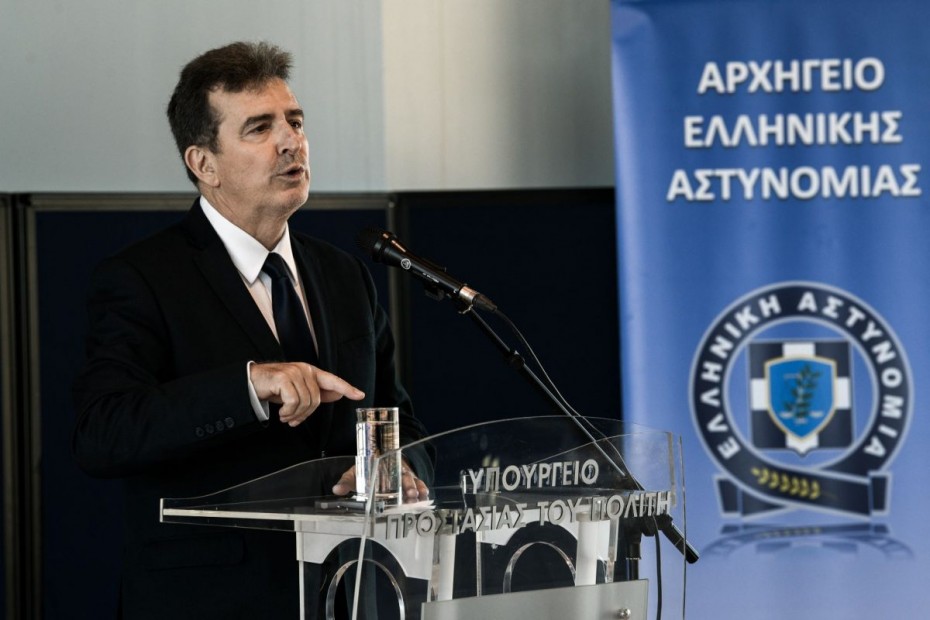 Ο ΣΥΡΙΖΑ μας άφησε γκουλάγκ για τους μετανάστες, λέει ο Χρυσοχοΐδης