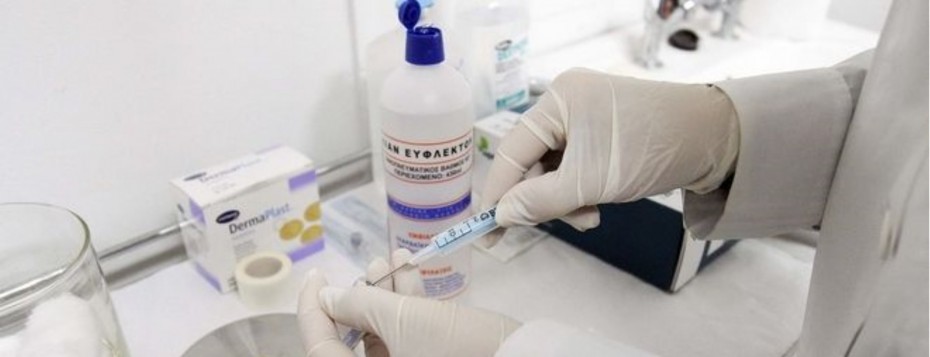 Παράταση για τη διάθεση του αντιγριπικού εμβολίου ζητούν οι φαρμακοποιοί