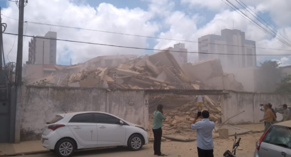 Ένας νεκρός και εγκλωβισμένοι από κατάρρευση κτηρίου στη Βραζιλία