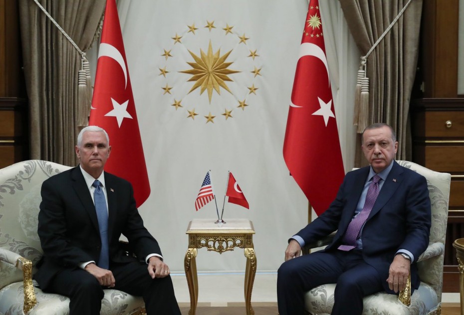 Κρίσιμη συνάντηση Ερντογάν με Πενς για τη Συρία