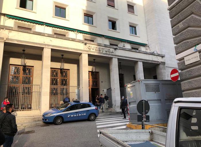 Ιταλία: Νεκροί 2 αστυνομικοί από τους πυροβολισμούς στην Τεργέστη