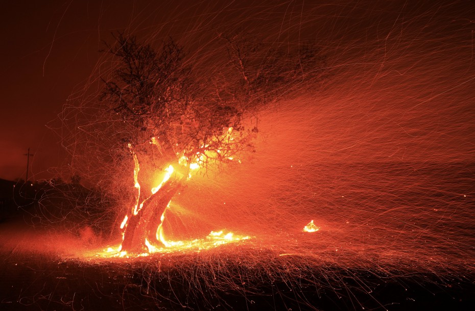 Χιλιάδες πολίτες εκκενώθηκαν λόγω μεγάλης πυρκαγιάς στην Καλιφόρνια