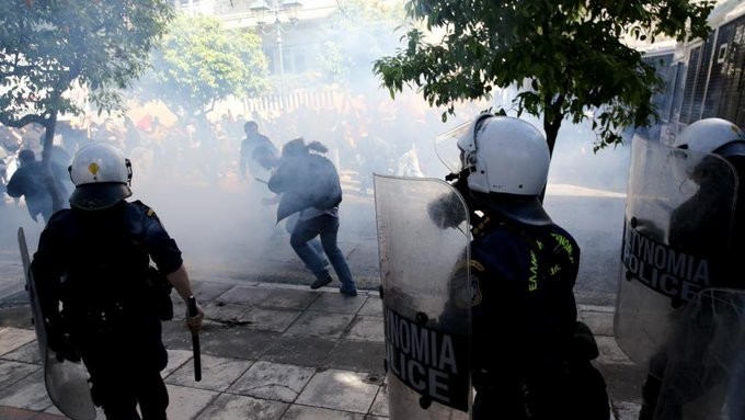 Μεγάλο πανεκπαιδευτικό συλλαλητήριο στην Αθήνα - Μικρή ένταση στο Σύνταγμα