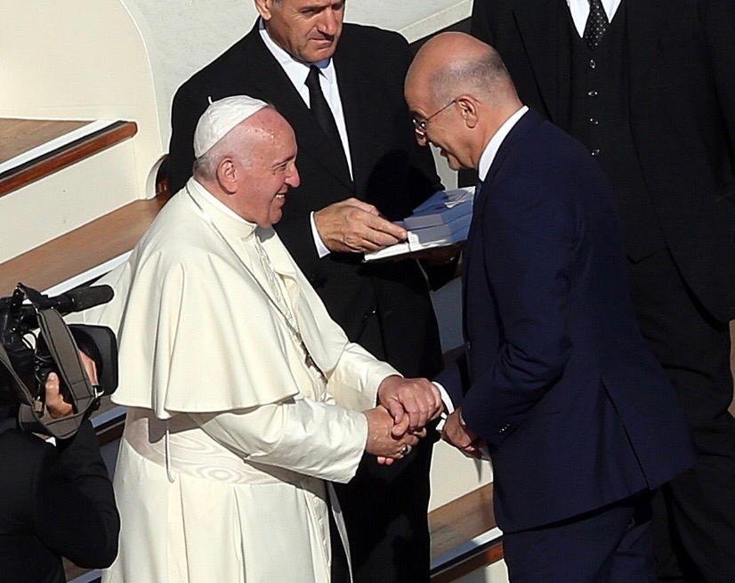 Συνάντηση Δένδια με τον πάπα Φραγκίσκο στο Βατικανό