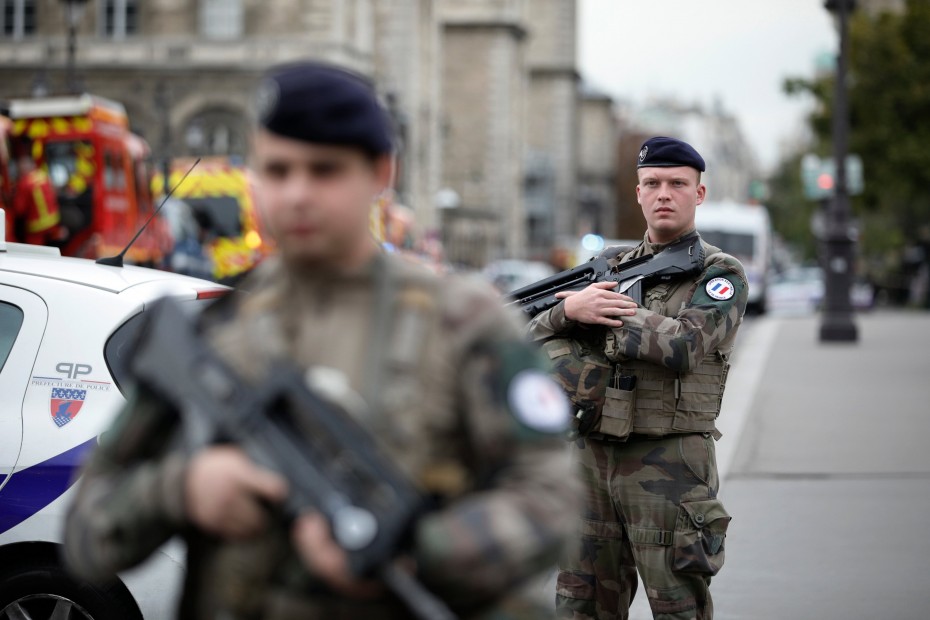 Εγκληματικά και όχι τρομοκρατικά τα κίνητρα του δράστη στο Παρίσι