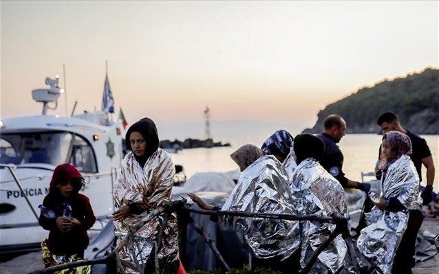 Πάνω από 100 νέες αφίξεις προσφύγων σε νησιά και Έβρο την Κυριακή