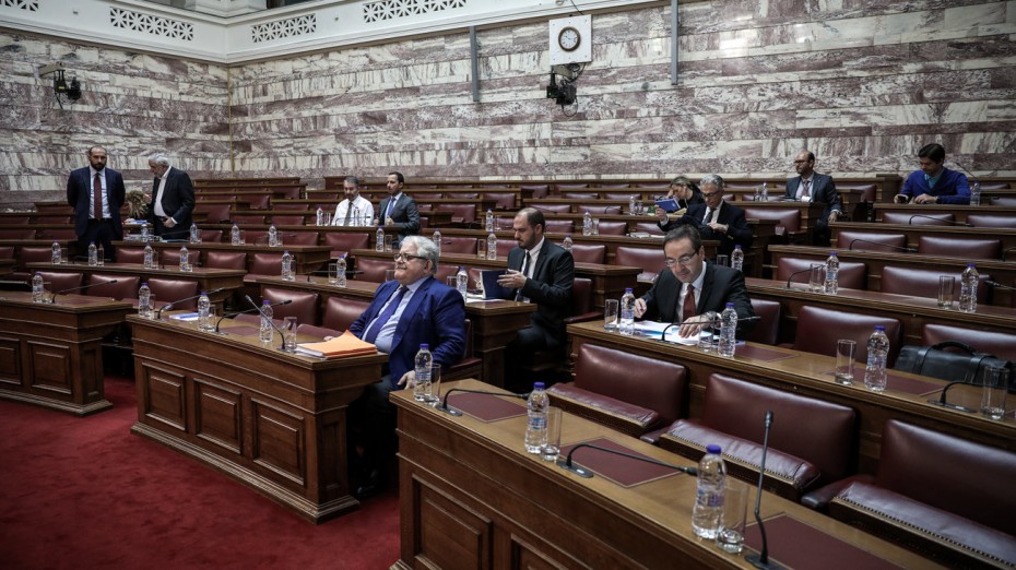 Στη Βουλή οι προτάσεις της κυβέρνησης για την ψήφο των αποδήμων