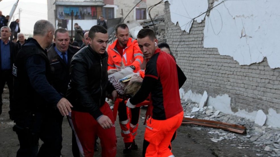 Λιγοστεύει ο χρόνος για επιζώντες από το σεισμό στην Αλβανία
