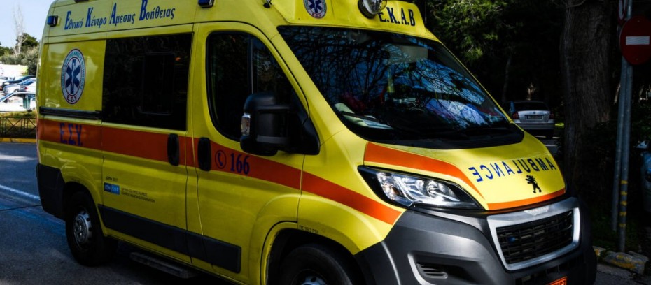 Τροχαίο με σχολικό λεωφορείο στη Βούλα - Εννέα παιδιά τραυματίστηκαν