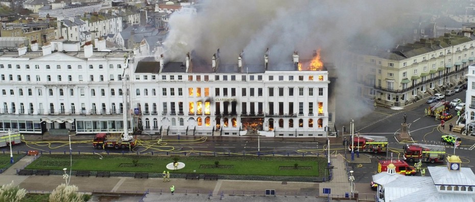 Τεράστια πυρκαγιά σε ξενοδοχείο στο Ίστμπουρν της Βρετανίας