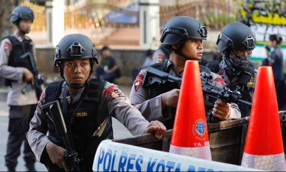 Ινδονησία: Ισχυρή έκρηξη μπροστά σε αρχηγείο της αστυνομίας