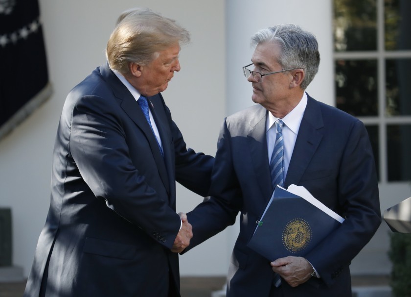 Συνάντηση Τραμπ με το διοικητή της Fed για τα επιτόκια