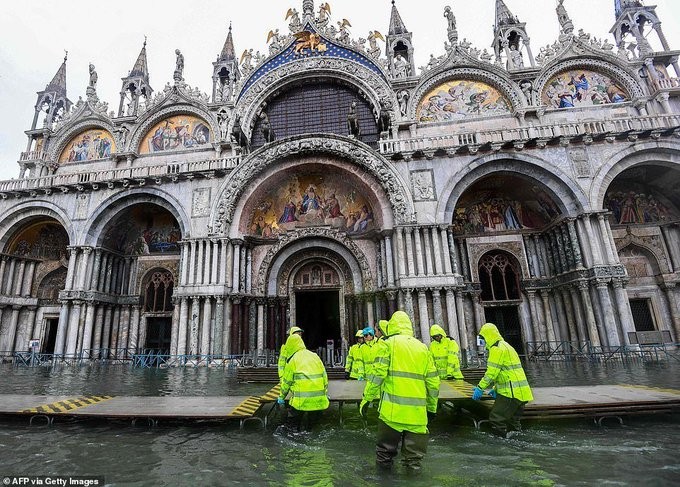 Ξανά κάτω από το νερό η Βενετία - Μεγάλες βροχοπτώσεις στη βόρεια Ιταλία
