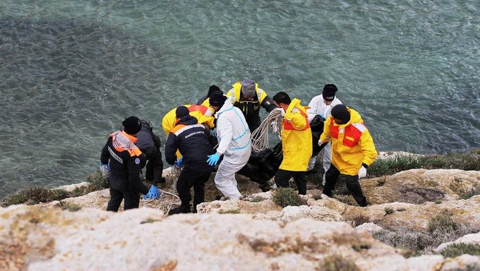 Τουλάχιστον 7 μετανάστες νεκροί στη Λαμπεντούζα της Ιταλίας