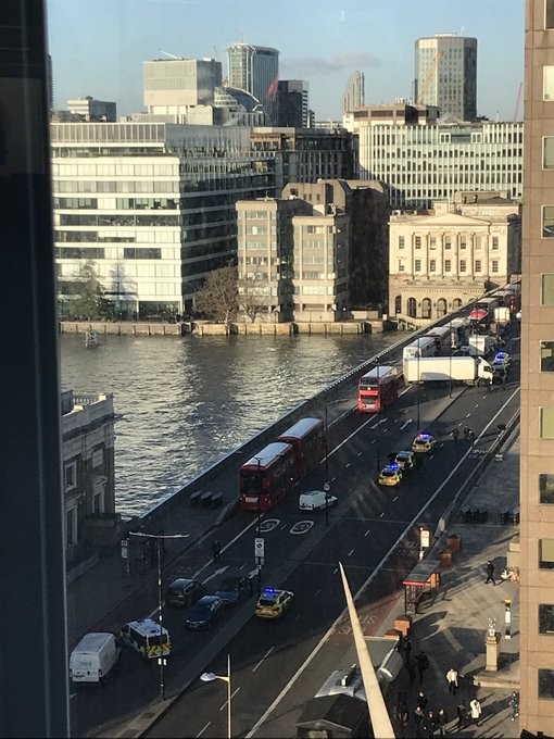Πυροβολισμοί στη London Bridge του Λονδίνου - Αποκλείστηκε η περιοχή