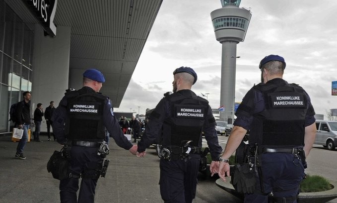 Ολλανδία: Αναφορές για ομηρία στο αεροδρόμιο Σίπχολ