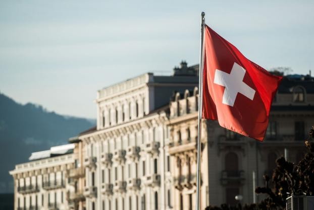 BBG: Ελβετός trader το «βαθύ λαρύγγι» του σκανδάλου Νίκα - Λαβίδα