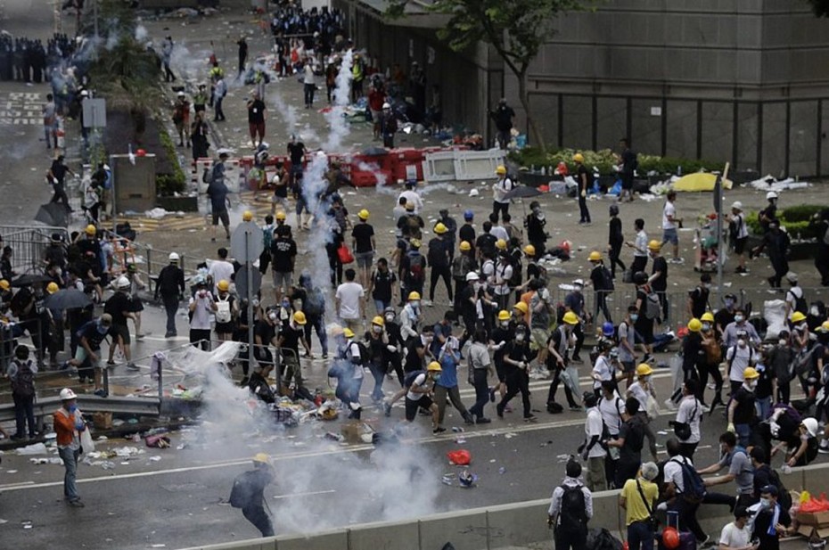 «Σφαγή» για τρίτη ημέρα στο Χονγκ Κονγκ