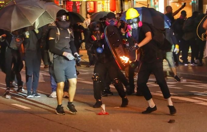 Χονγκ Κονγκ: Δεκάδες μολότοφ εντόπισε η αστυνομία στην πολυτεχνειούπολη