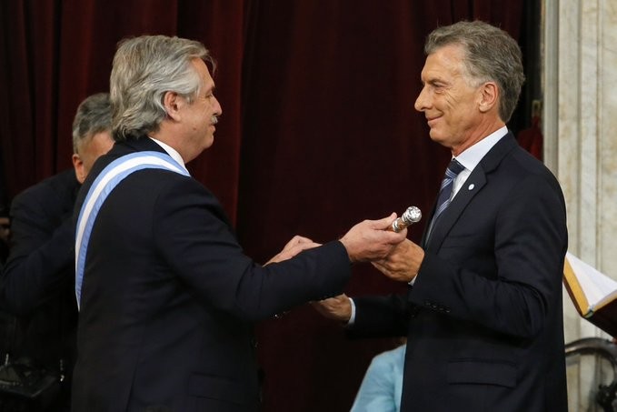 Νέος πρόεδρος της Αργεντικής ο κεντροαριστερός Αλμπέρτο Φερνάντες