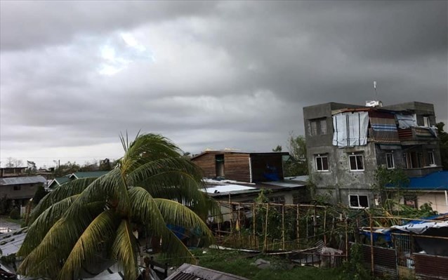 Αυξάνονται οι νεκροί από τον τυφώνα Φανφόν στις Φιλιππίνες
