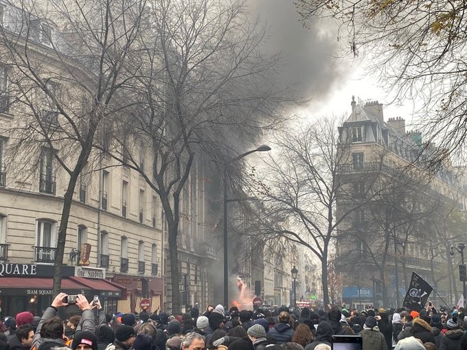 Επεισόδια στο Παρίσι, σε διαδήλωση κατά των αλλαγών στο συνταξιοδοτικό