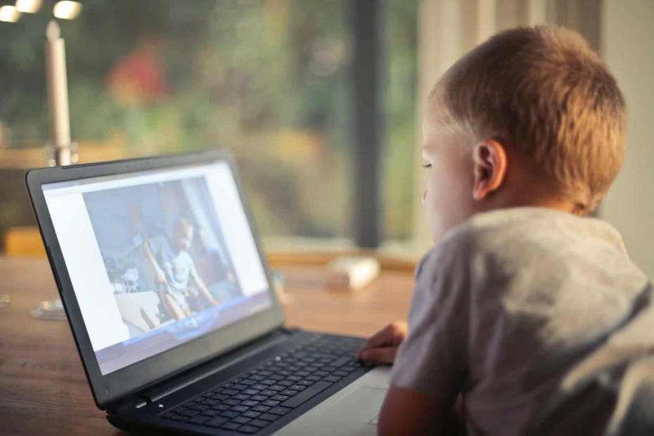 Έρευνα:  Χωρίς αυστηρό έλεγχο τα παιδιά στο internet από τους περισσότερους γονείς