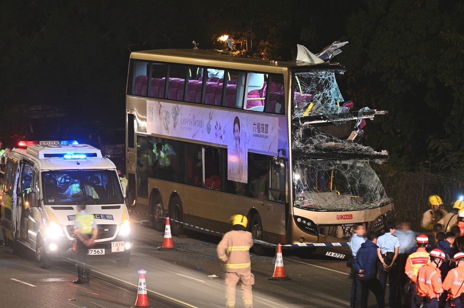 Τουλάχιστον 6 νεκροί από συντριβή λεωφορείου στο Χονγκ Κονγκ