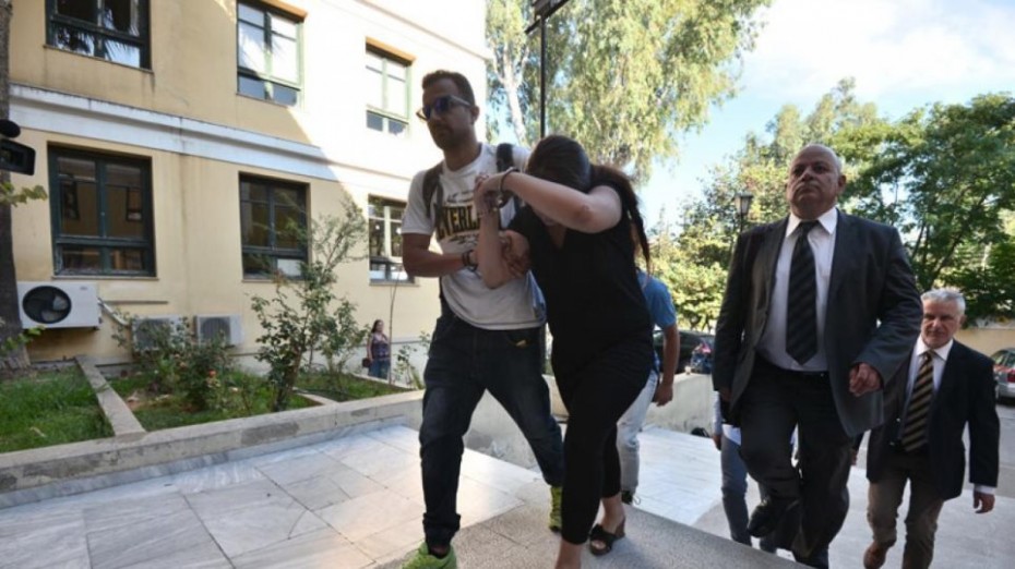 Άρχισε η δίκη της αποκαλούμενης «φόνισσας του Κορωπίου» σε β' βαθμό
