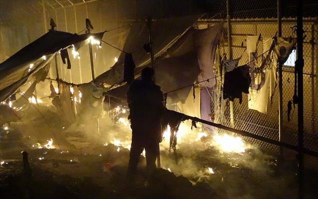 Νεκρή πρόσφυγας: Από έκρηξη φιάλης υγραερίου η φωτιά σε κοντέινερ στη Λέσβο