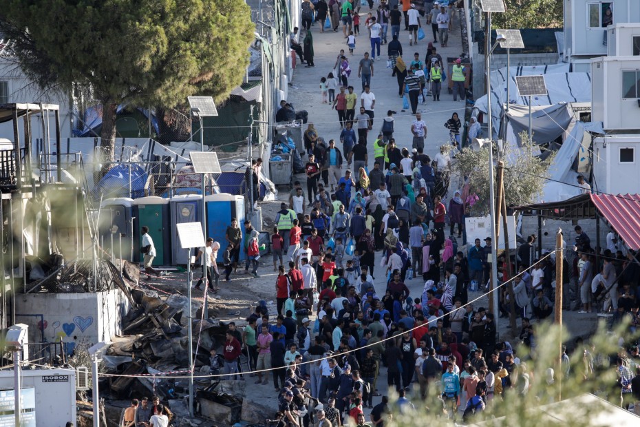 Έκλεισαν τον κεντρικό δρόμο Μόριας – Λάρσου 200 αιτούντες άσυλο