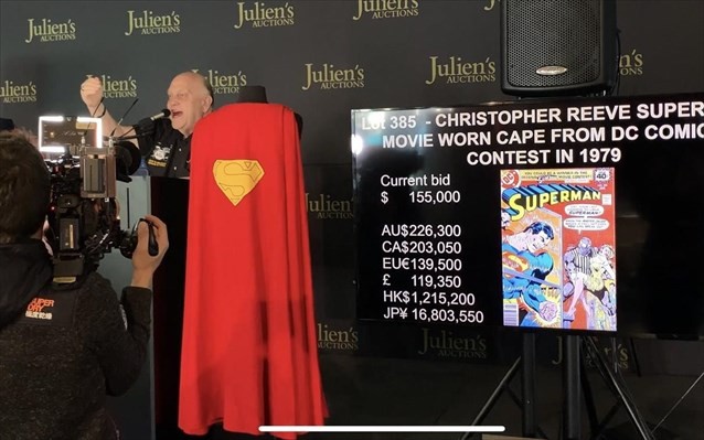 Μια... κάπα του Superman «έπιασε» 193.750 δολάρια σε δημοπρασία