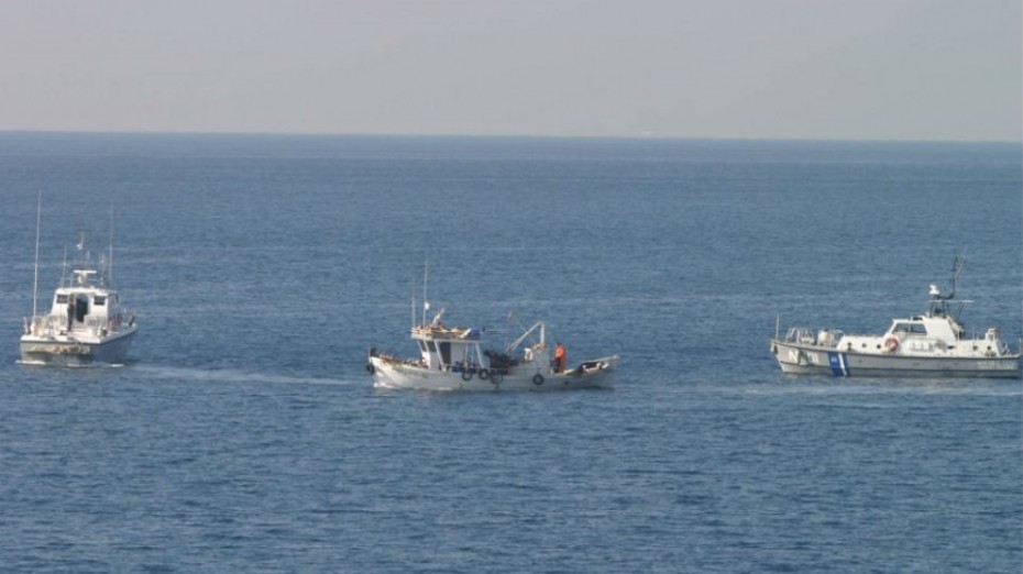 Τουρκικό σκάφος παρενόχλησε Έλληνες ψαράδες κοντά στα Ίμια