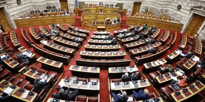 Κόντρα κυβέρνησης - ΣΥΡΙΖΑ στη Βουλή για την αστυνομική βία