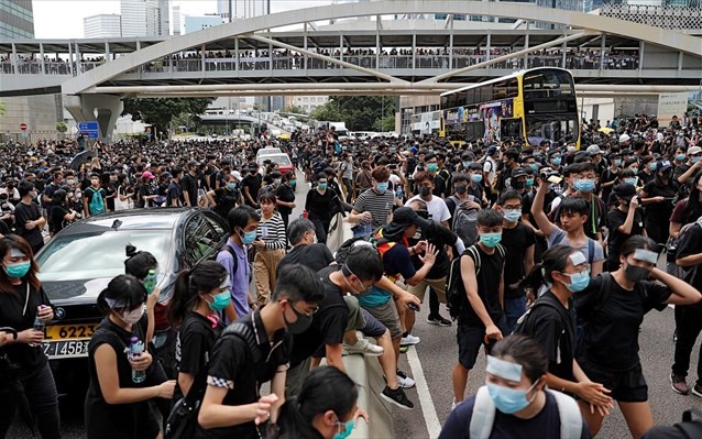 Νέα ένταση μεταξύ αστυνομίας και διαδηλωτών στο Χονγκ Κονγκ