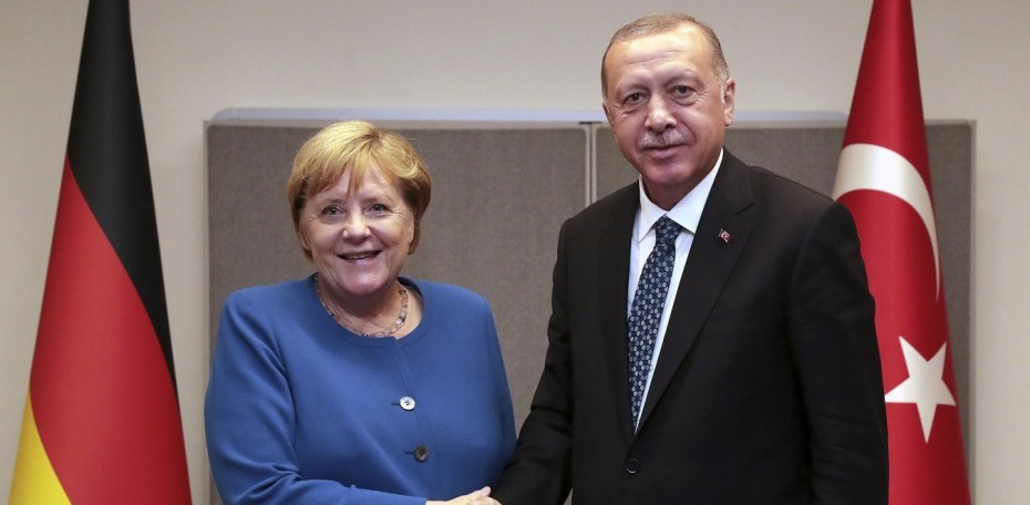 Η Μέρκελ βλέπει Ερντογάν μετά το «χαστούκι» για το MoU Τουρκίας-Λιβύης