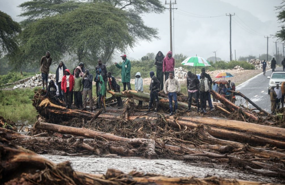 Δεκάδες νεκροί και μεγάλες καταστροφές από πλημμύρες στην Αγκόλα