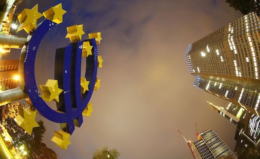 Ευρωζώνη: Κάτω από τον πήχη η ανάπτυξη, «τσίμπησε» ο πληθωρισμός