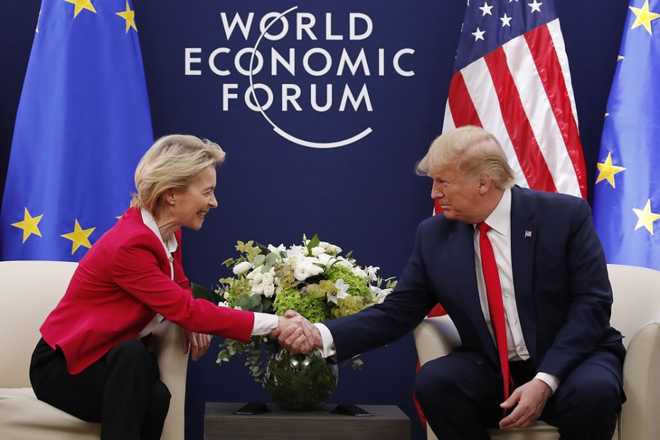 ΕΕ - ΗΠΑ: Η φον ντερ Λάιεν αισιοδοξεί, ο Τραμπ απειλεί 