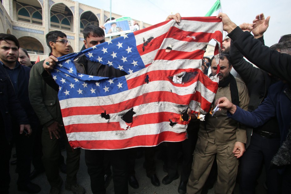 Ο Τραμπ απασφαλίζει κατά του Ιράν, μετά τη δολοφονία του Σουλεϊμανί