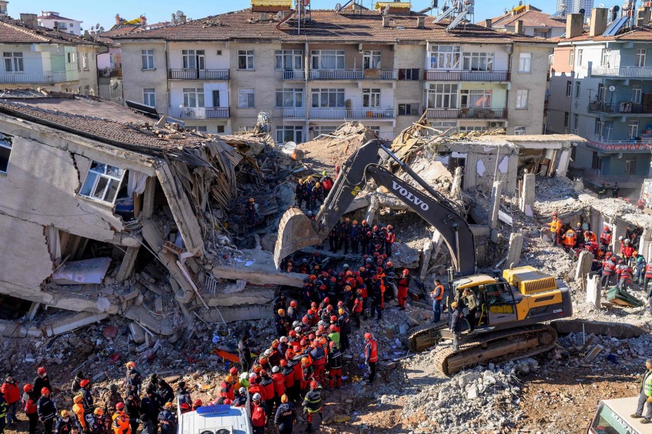 Ξεπέρασαν τους 40 οι νεκροί από το σεισμό στην Τουρκία