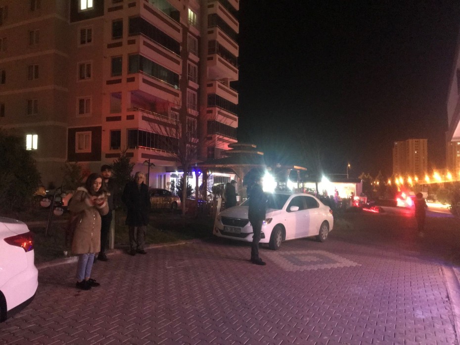 Τουλάχιστον 4 οι νεκροί από το σεισμό 6,8 Ρίχτερ στην Τουρκία