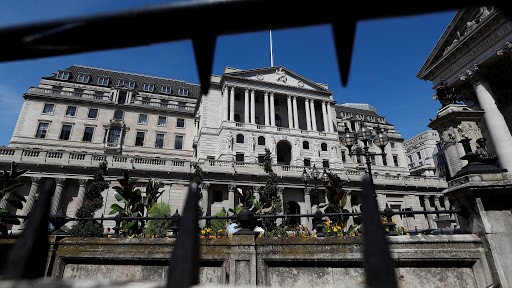 Σταθερά τα επιτόκια της BoE - «Κερδίζει έδαφος» η βρετανική οικονομία