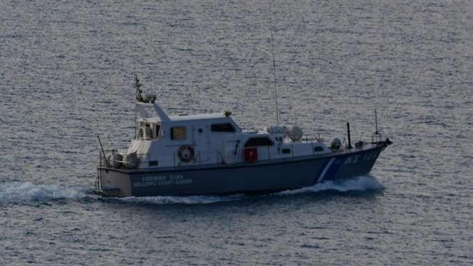 Ακυβέρνητο πλοίο με 13 άτομα πλήρωμα ανατολικά της Αίγινας