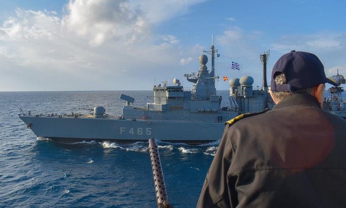 Bild: Η Ελλάδα στέλνει 50 πολεμικά πλοία για προστασία των νησιών