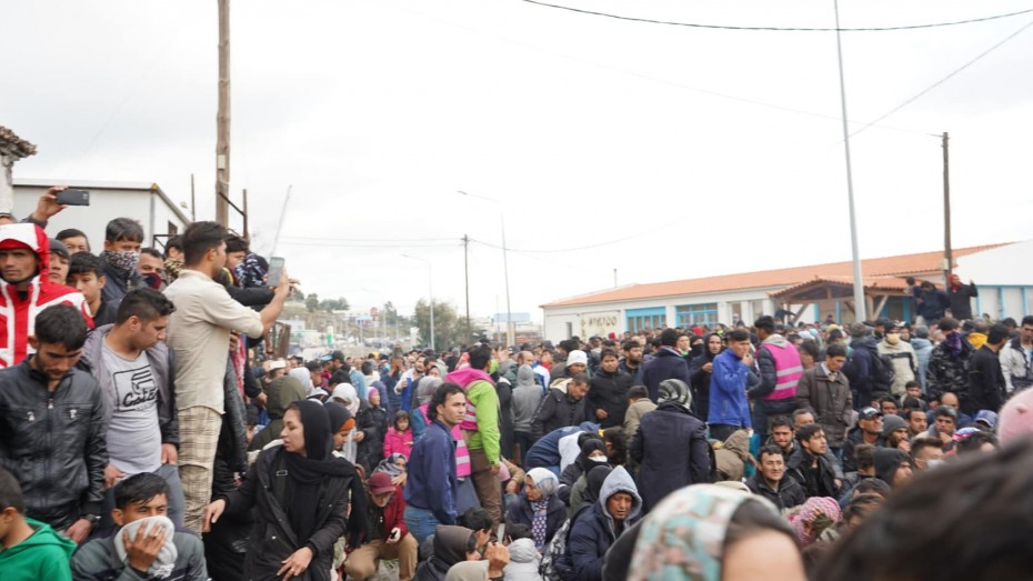 Επεισόδια στην πορεία αιτούντων άσυλο στη Λέσβο