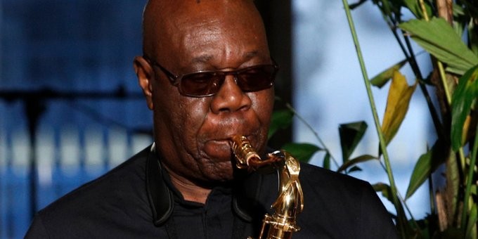 Πέθανε από κοροναϊό ο σαξοφωνίστας Μάνου Ντιμπάνγκο