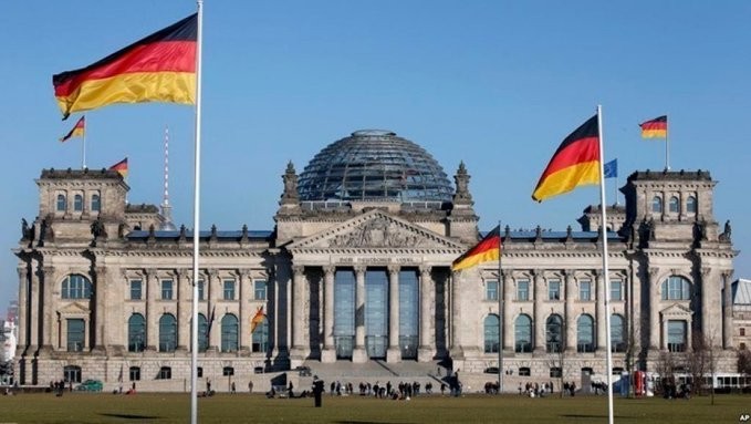 Η Γερμανία διαθέτει 500 δισ. ευρώ για τη στήριξη της οικονομίας
