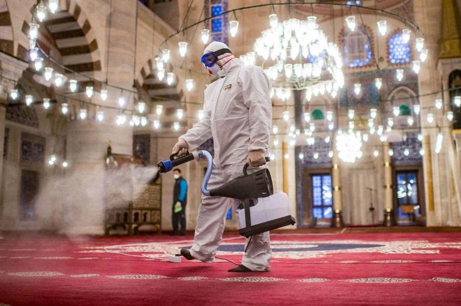 Η Τουρκία αναστέλλει τις προσεχές στα τζαμιά λόγω κοροναϊού